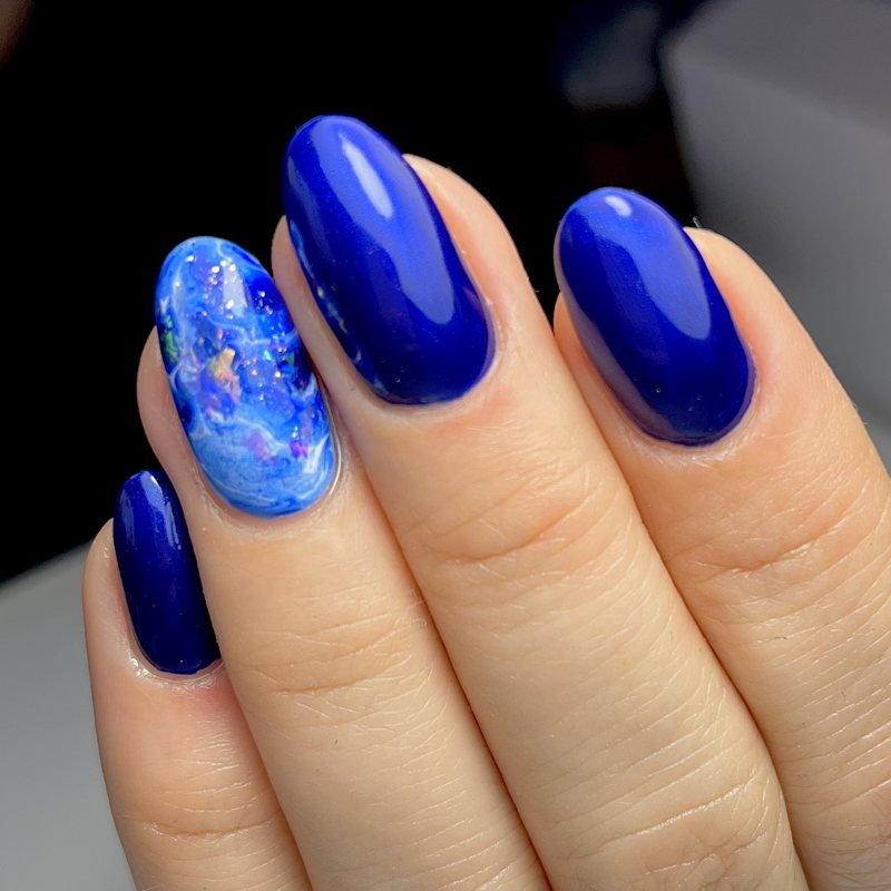 Blue glitter nails