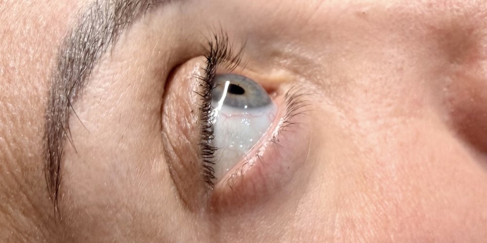 Lashes before a lash lift by The Nail Editor